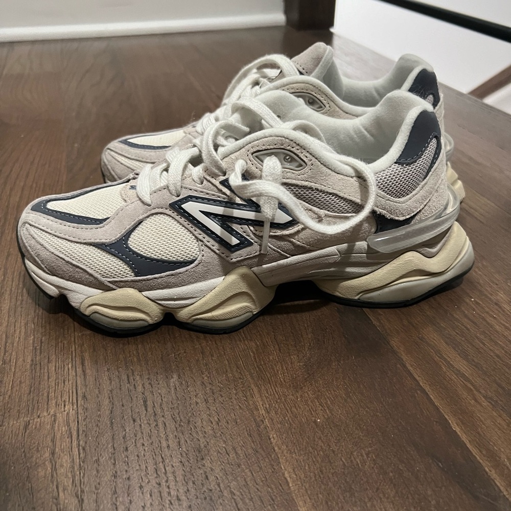 NewBalance 9060 Women’s Grey and White Moonrock